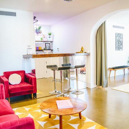 The Pink Hotel Coolangatta Gold Coast Buitenkant foto