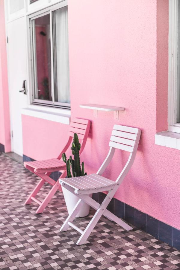 The Pink Hotel Coolangatta Gold Coast Buitenkant foto