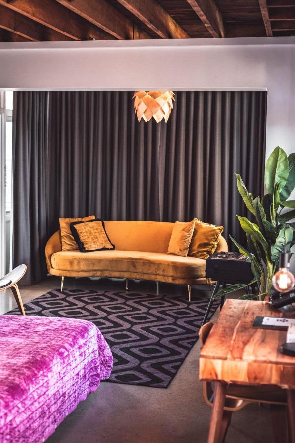 The Pink Hotel Coolangatta Gold Coast Buitenkant foto