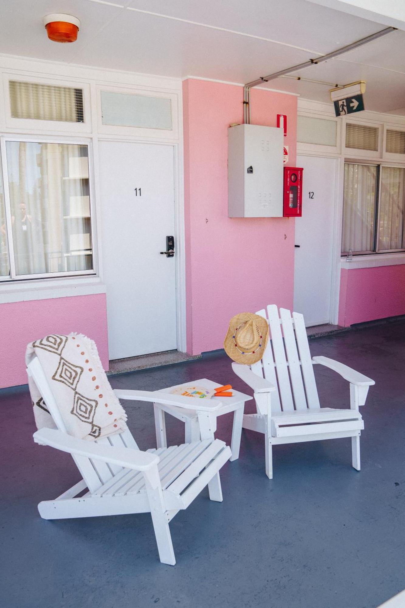 The Pink Hotel Coolangatta Gold Coast Buitenkant foto