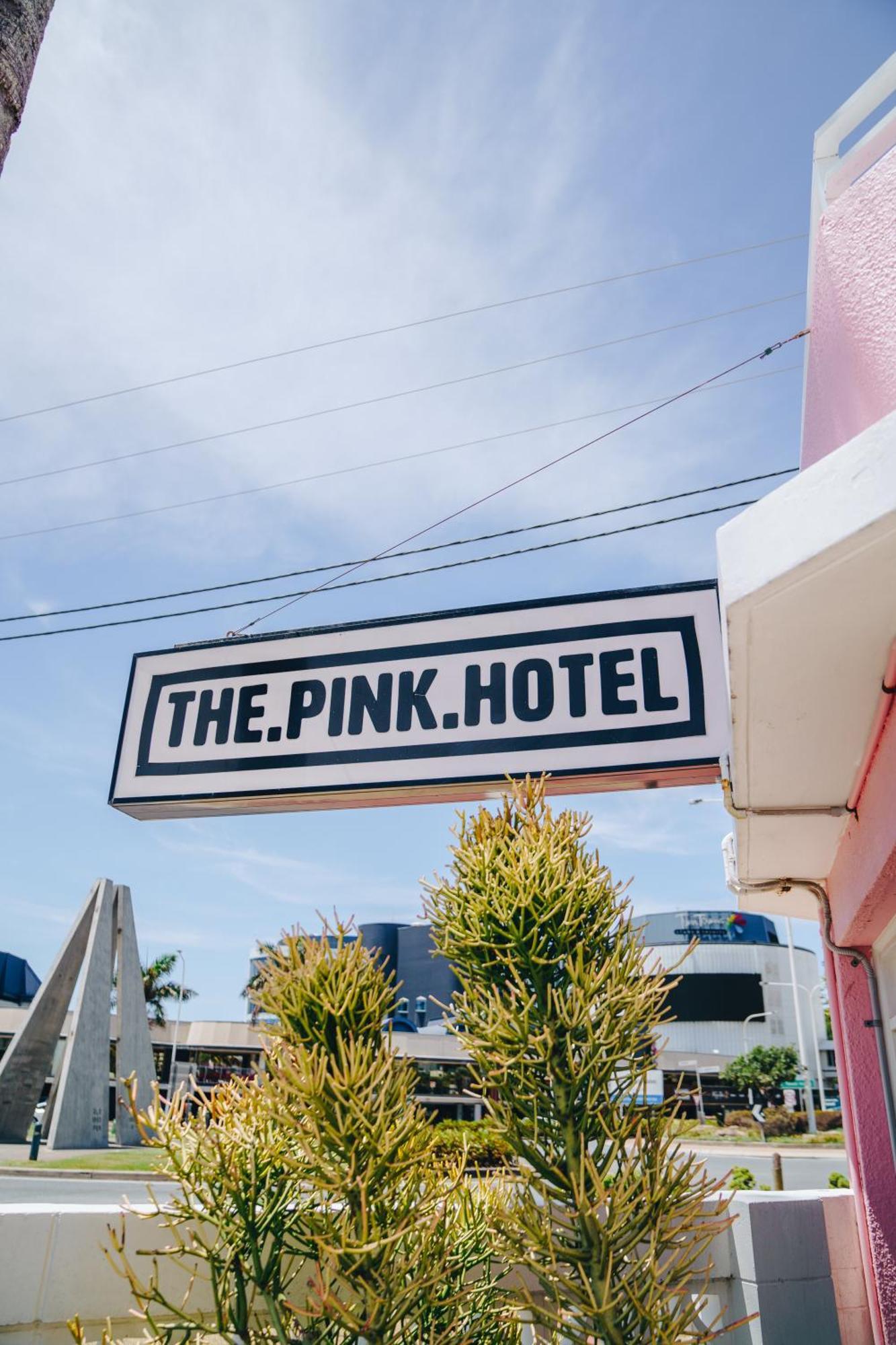 The Pink Hotel Coolangatta Gold Coast Buitenkant foto