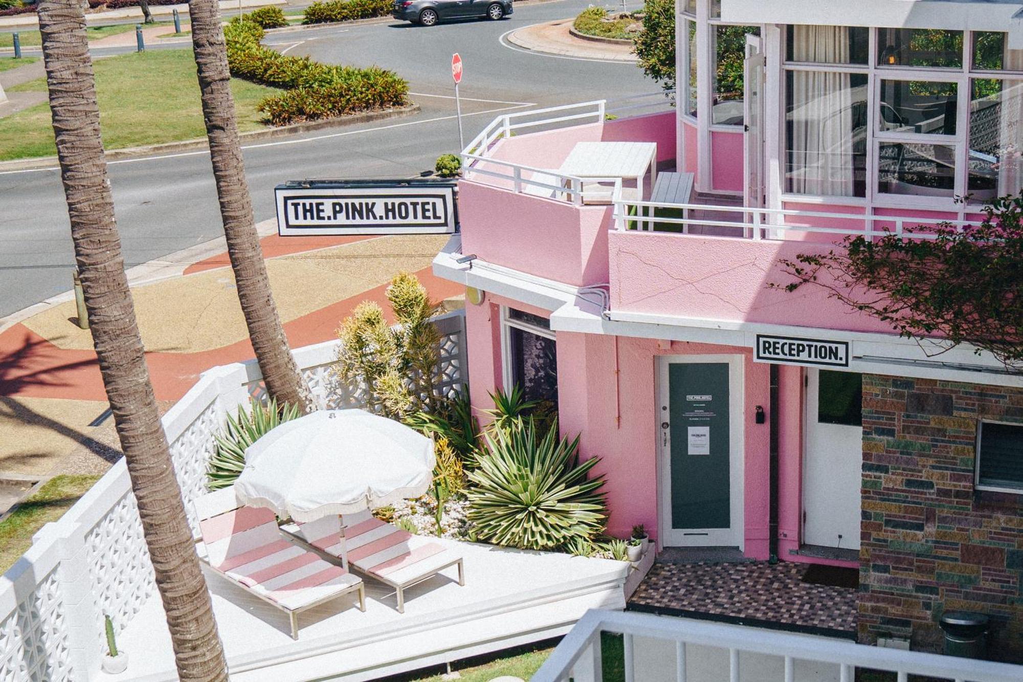 The Pink Hotel Coolangatta Gold Coast Buitenkant foto