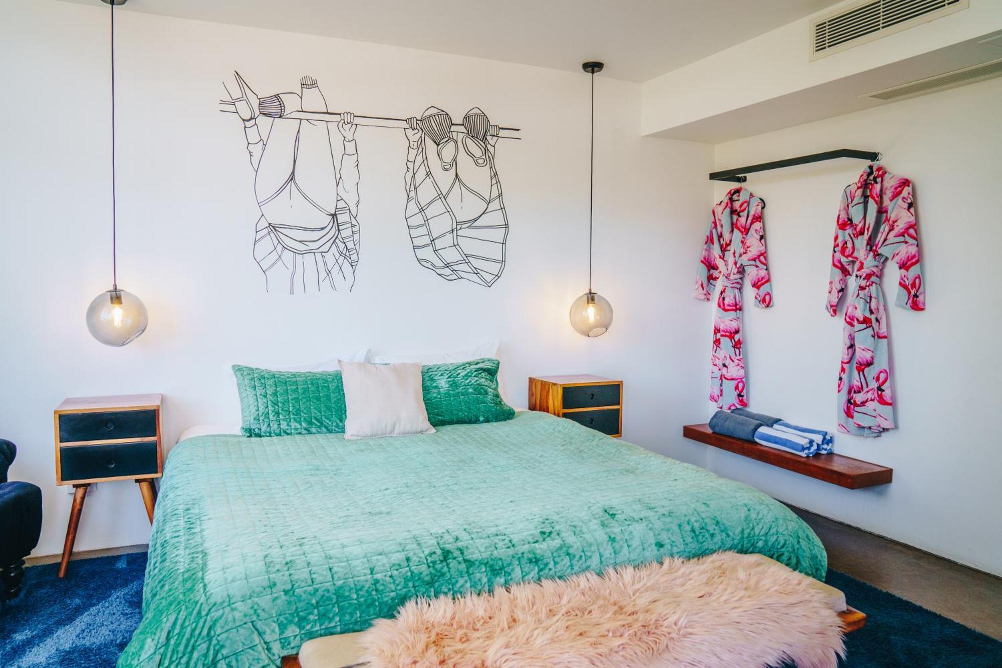 The Pink Hotel Coolangatta Gold Coast Buitenkant foto