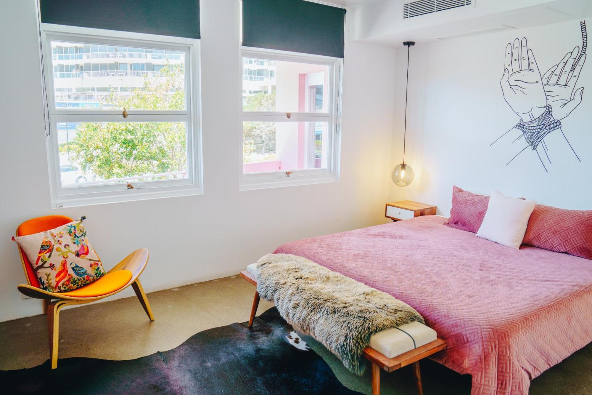 The Pink Hotel Coolangatta Gold Coast Buitenkant foto