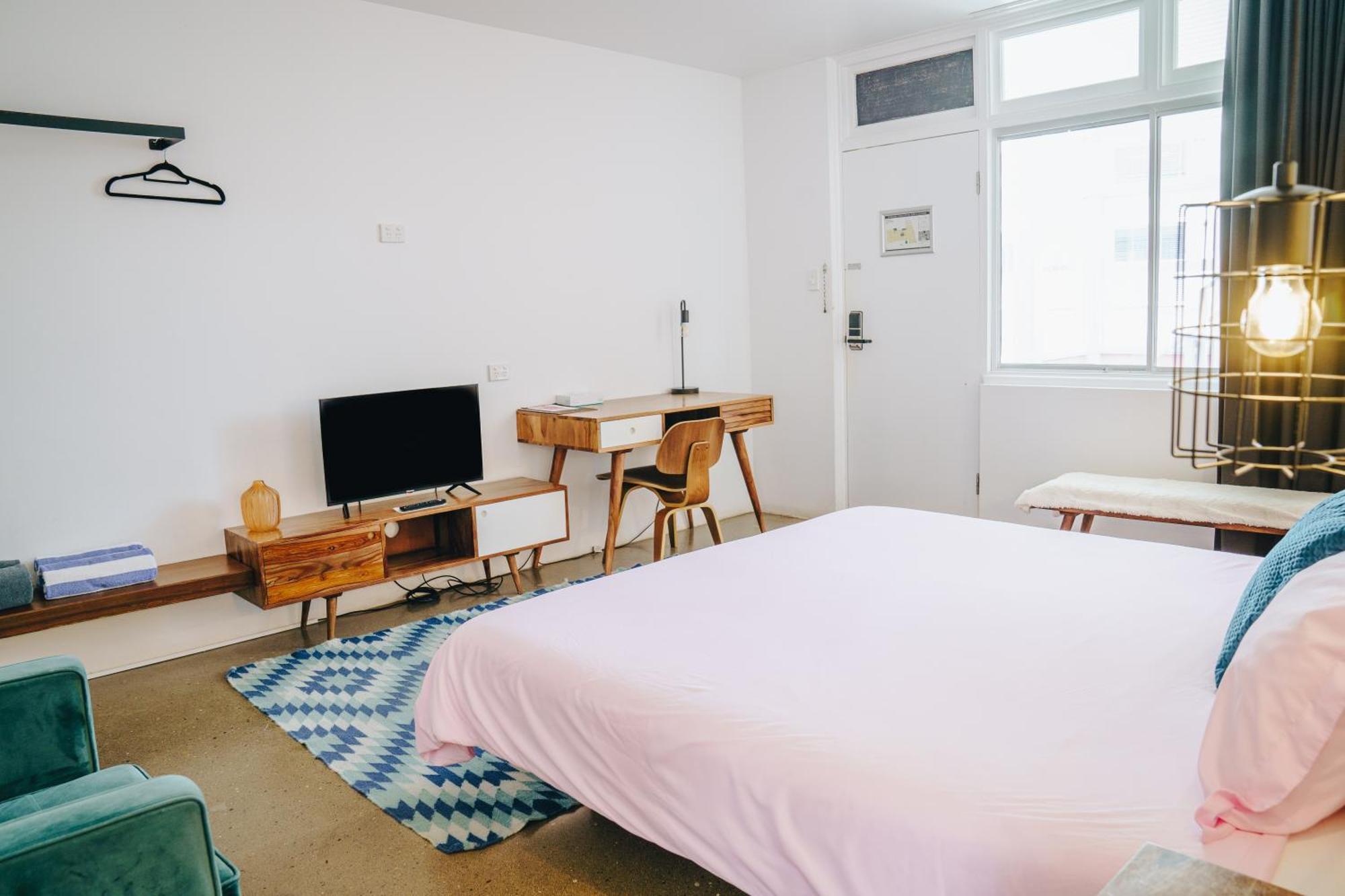 The Pink Hotel Coolangatta Gold Coast Buitenkant foto
