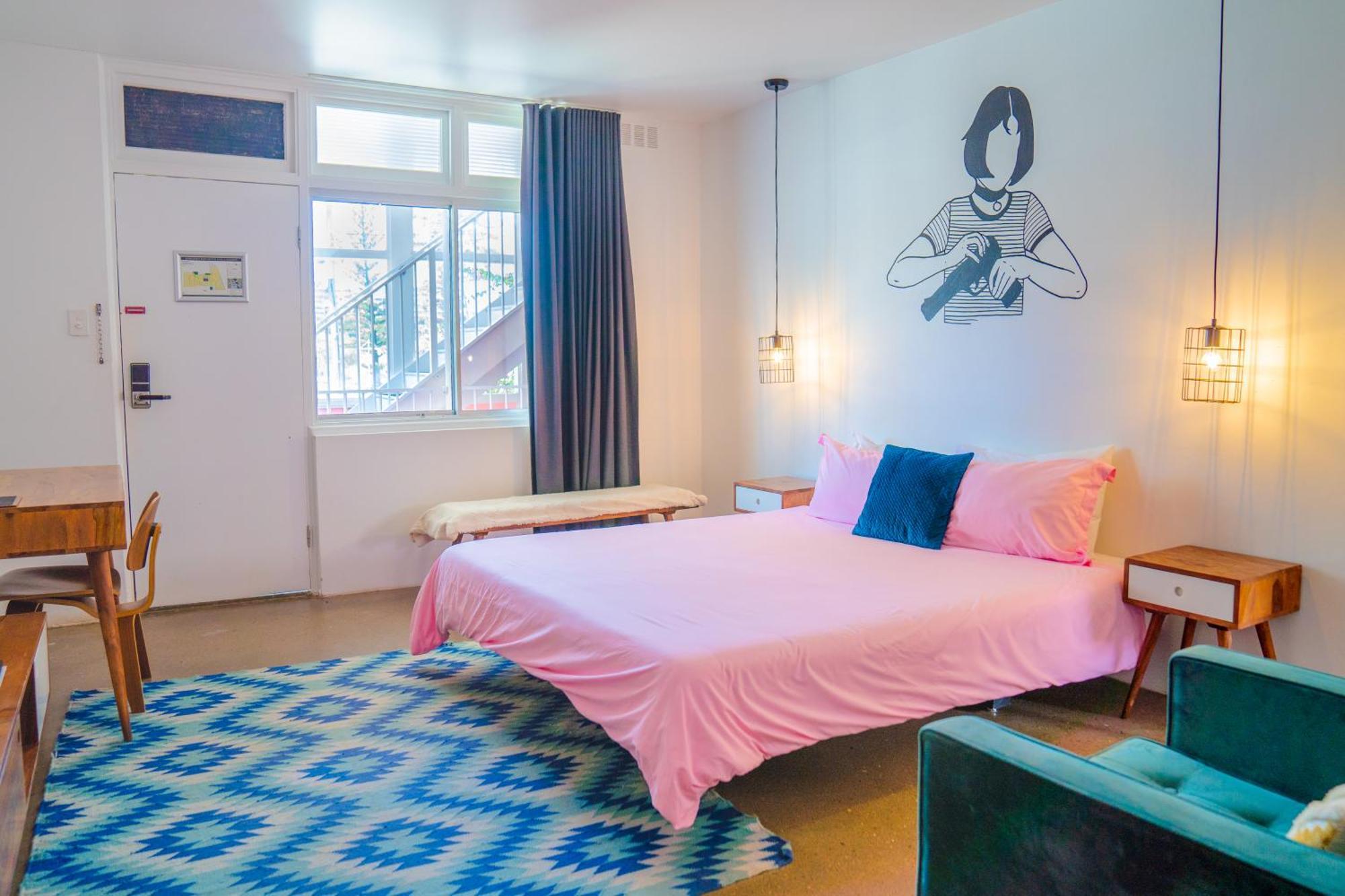 The Pink Hotel Coolangatta Gold Coast Buitenkant foto