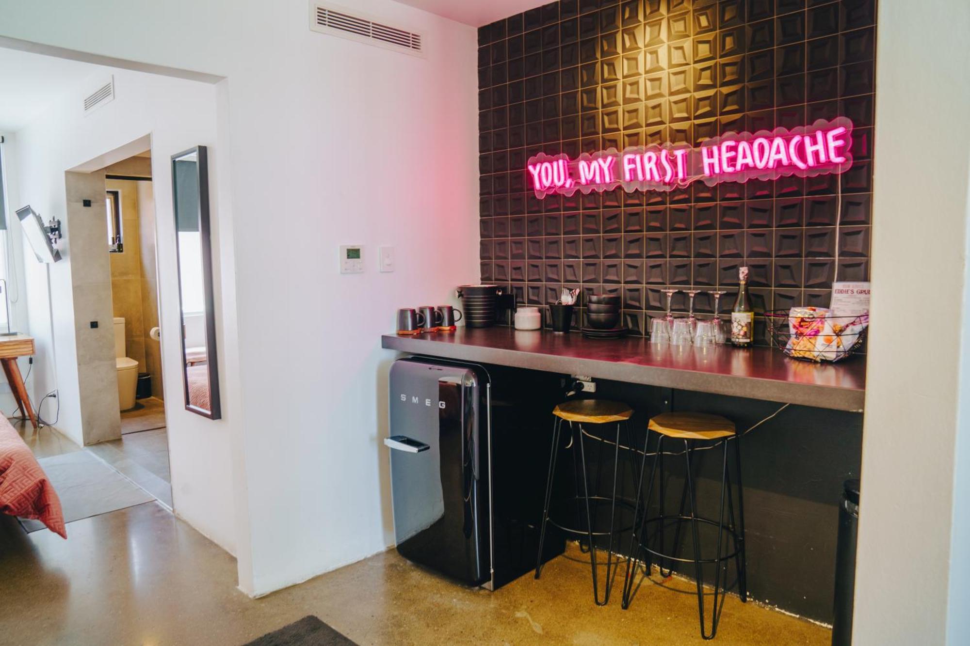 The Pink Hotel Coolangatta Gold Coast Buitenkant foto