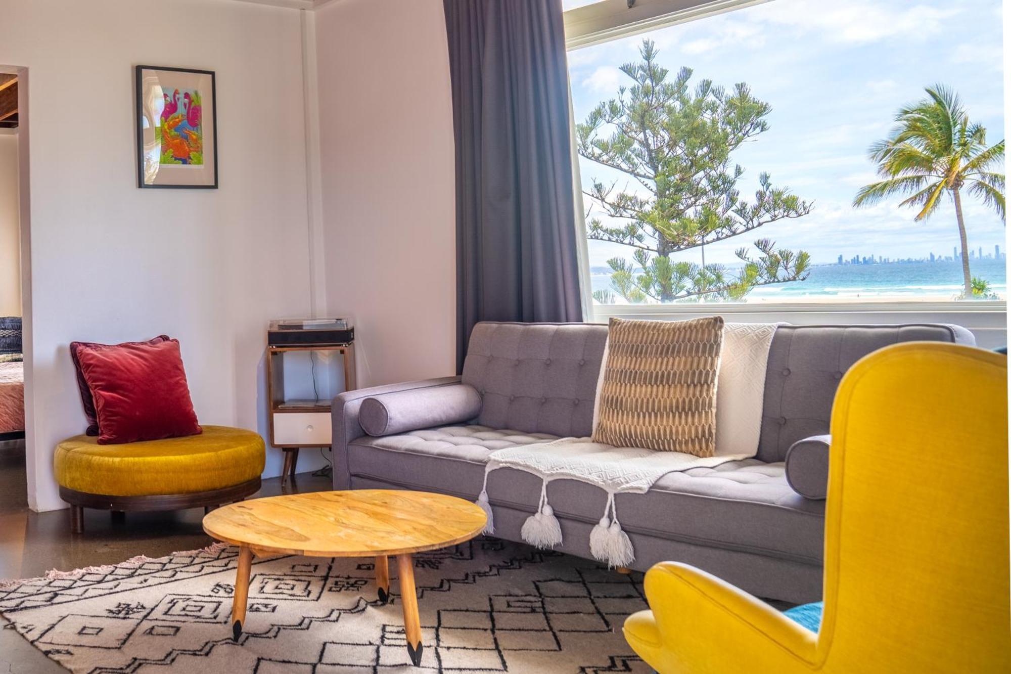 The Pink Hotel Coolangatta Gold Coast Buitenkant foto