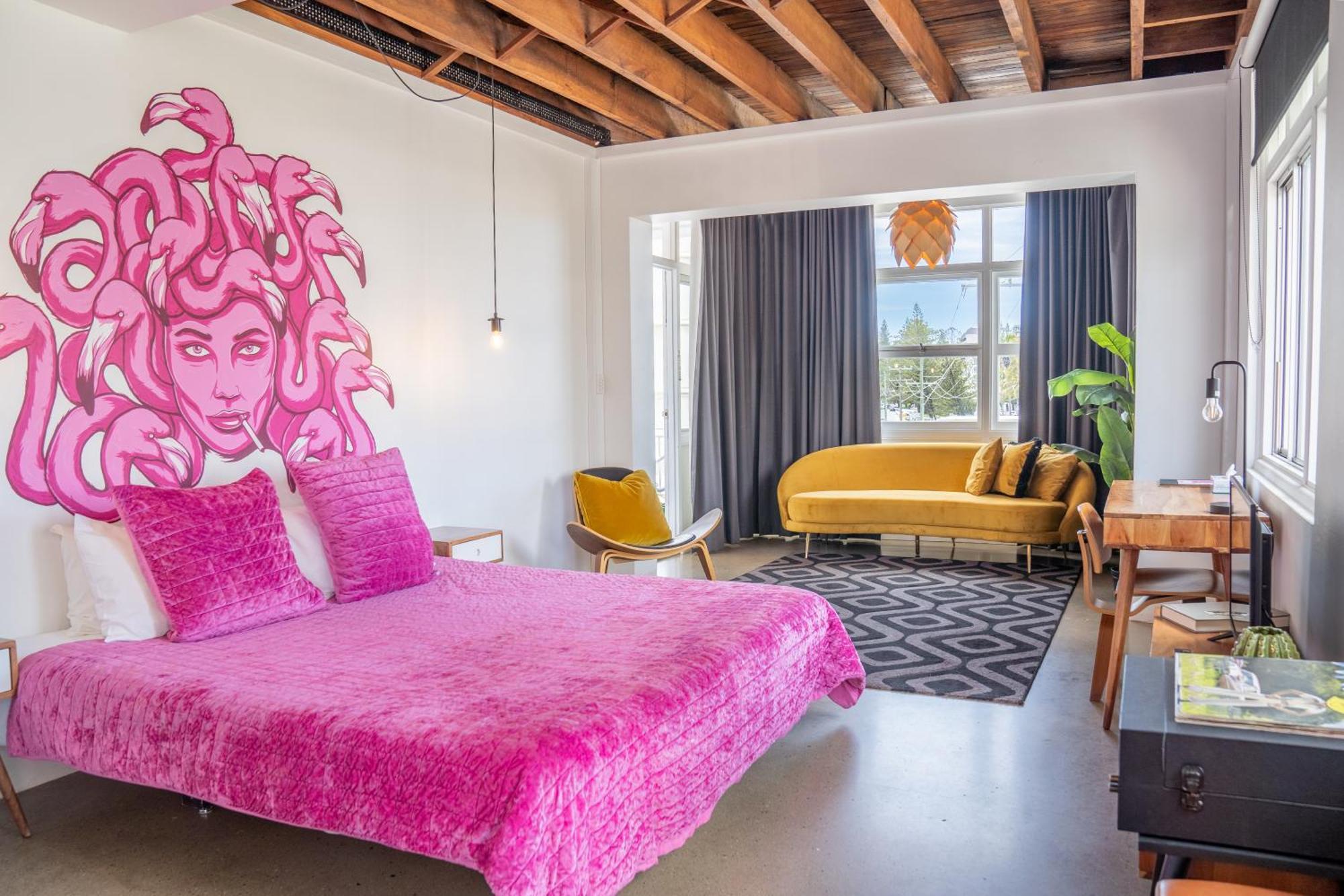 The Pink Hotel Coolangatta Gold Coast Buitenkant foto
