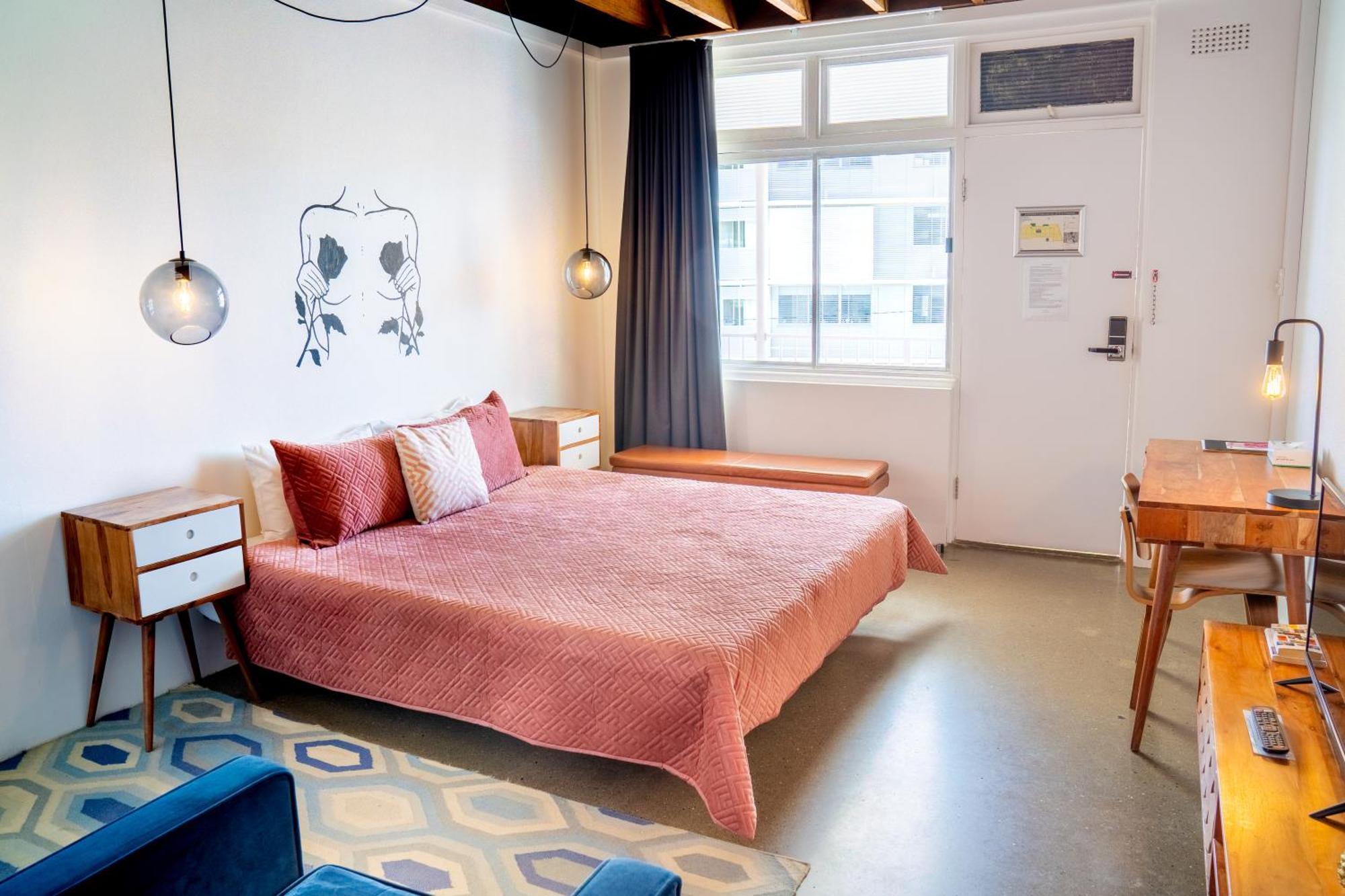 The Pink Hotel Coolangatta Gold Coast Buitenkant foto