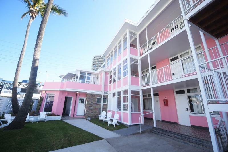 The Pink Hotel Coolangatta Gold Coast Buitenkant foto