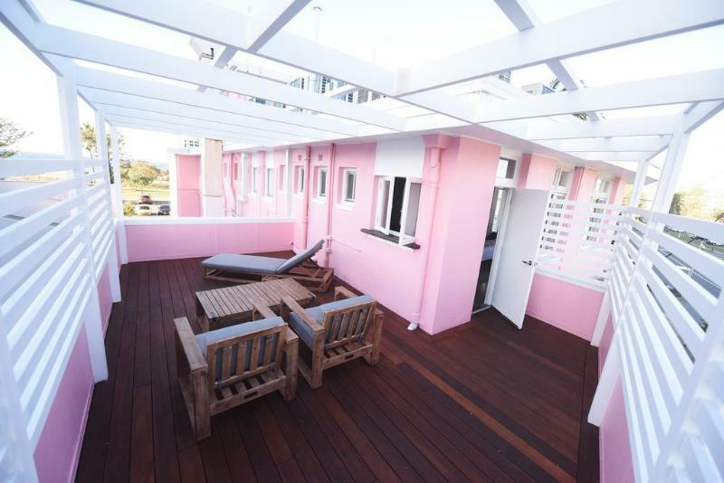The Pink Hotel Coolangatta Gold Coast Buitenkant foto